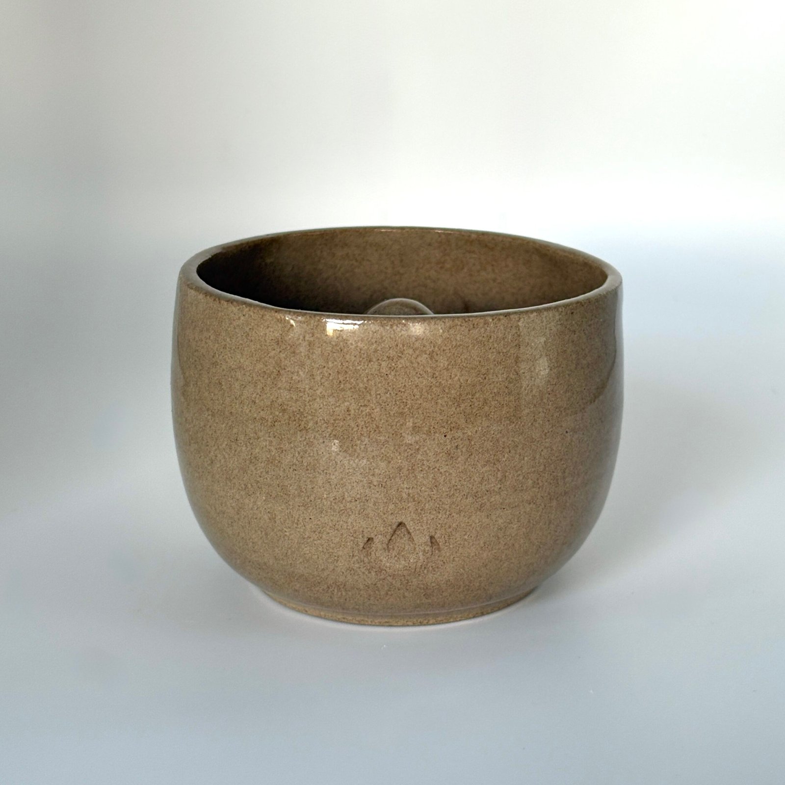 Vera Style Moona Stone cup and disc holder in the color Clay