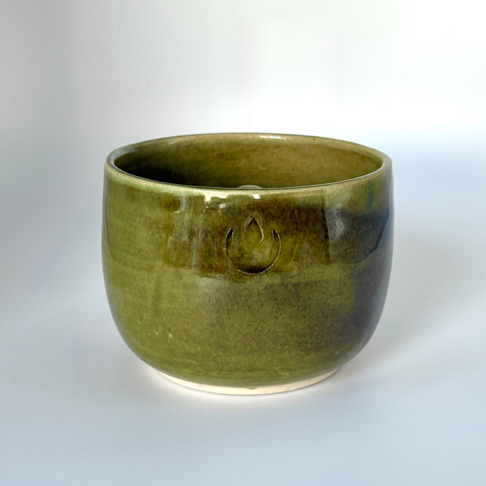 Vera Style Moona Stone cup and disc holder in the color Olive Green