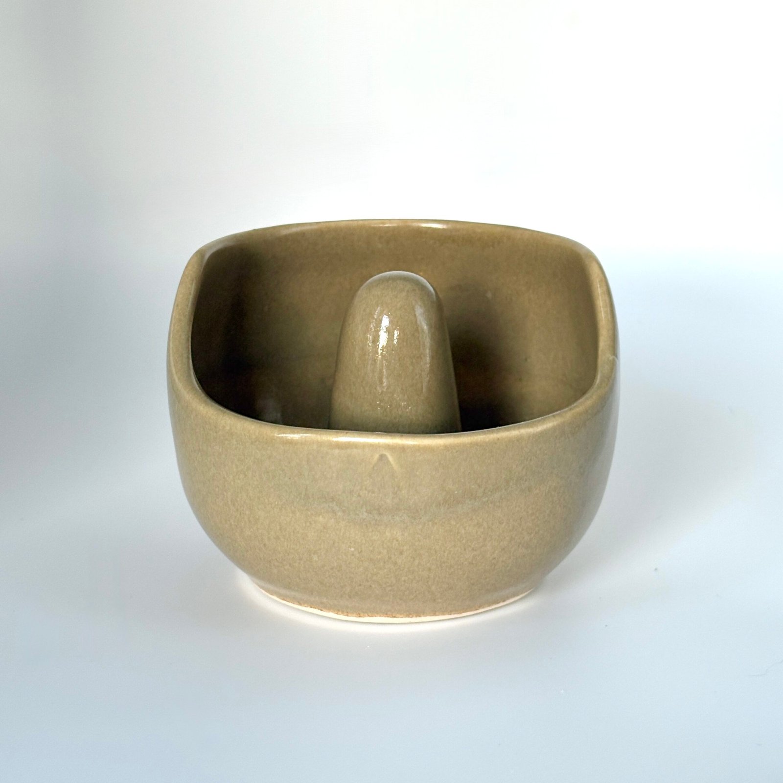 Luxa Style Moona Stone cup and disc holder in the color Sand Beige